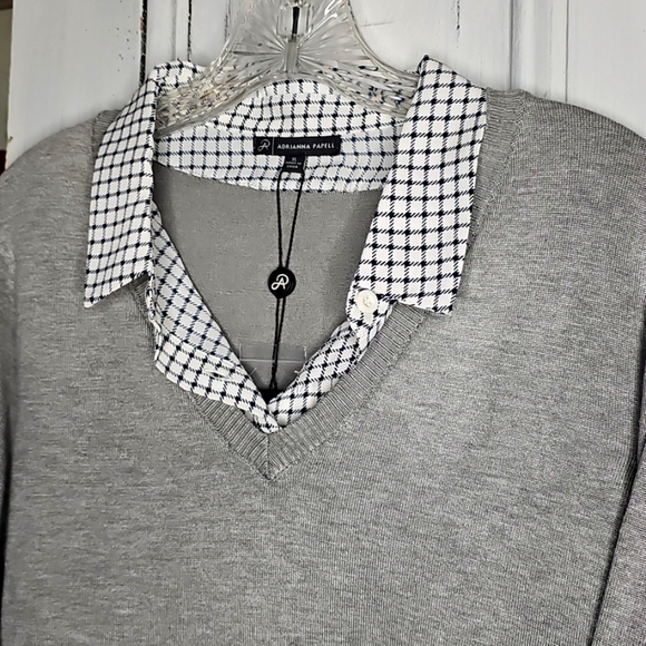 NWT Adrianna Papell Womens Gray V-neck Twofer Sweater w/B&W Faux Blouse XL - Picture 2 of 8